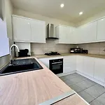 Baker Street Stylish Getaway 2Br